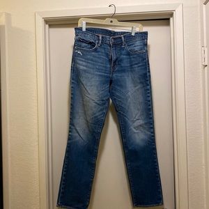 Levi’s straight leg women’s jeans! Size 30, perfect soft vintage feel.